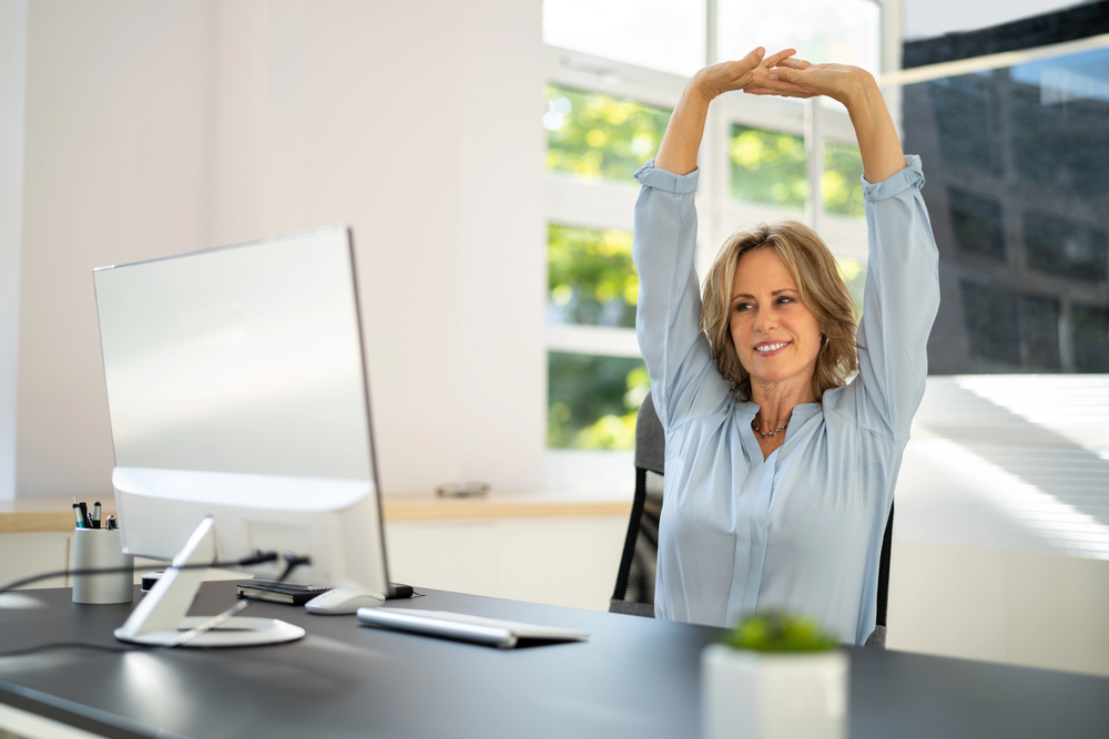 exercitiu-fizic-usor-la-birou