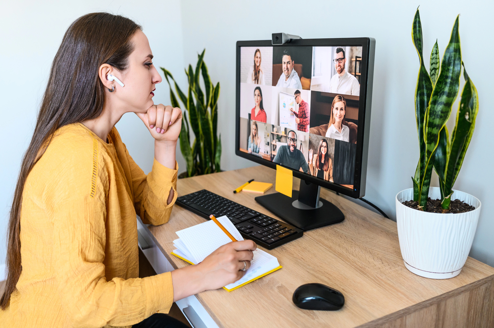 webex-intr-un-birou-modern